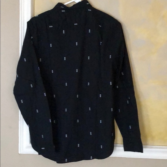 2 long sleeve button down shirts w/ front pockets - Picture 2 of 3
